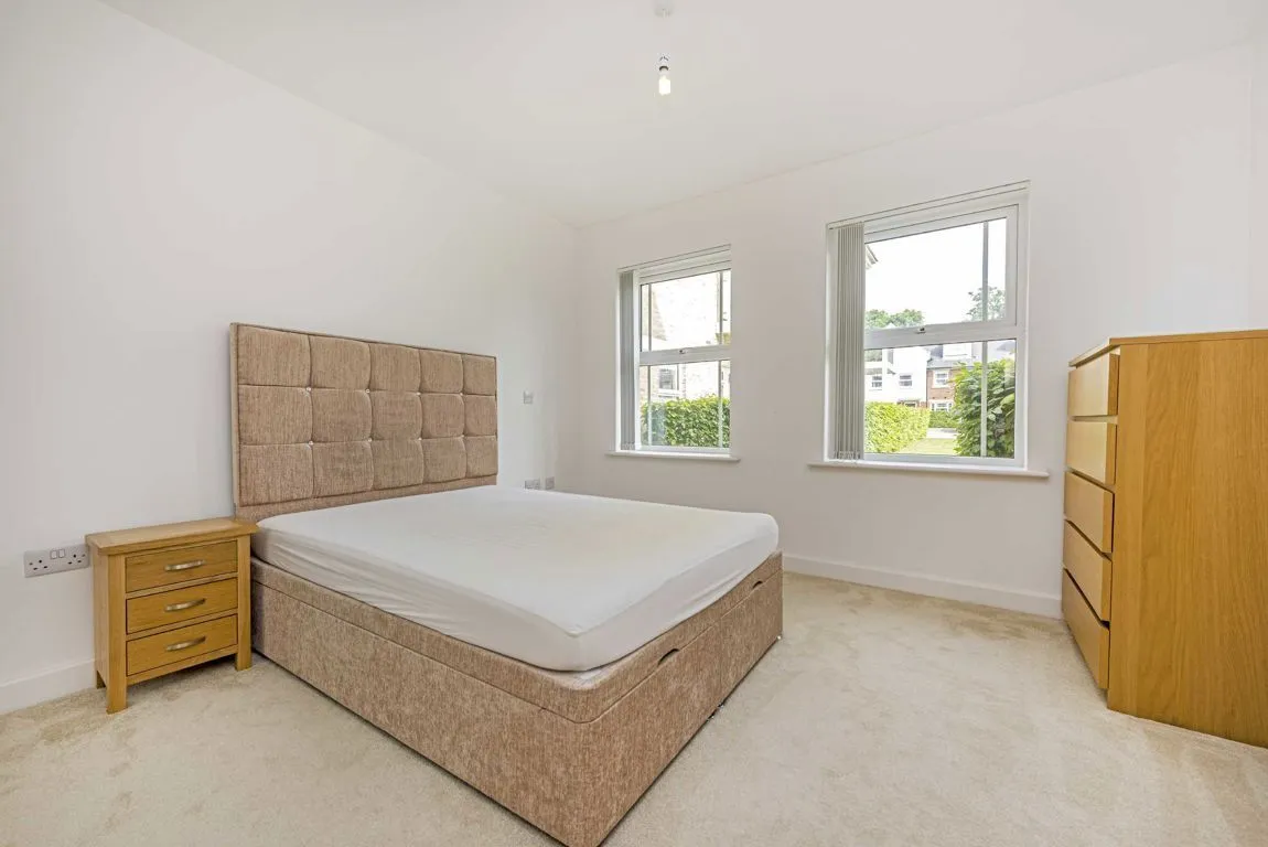 Dyas Road, TW16, photo 5