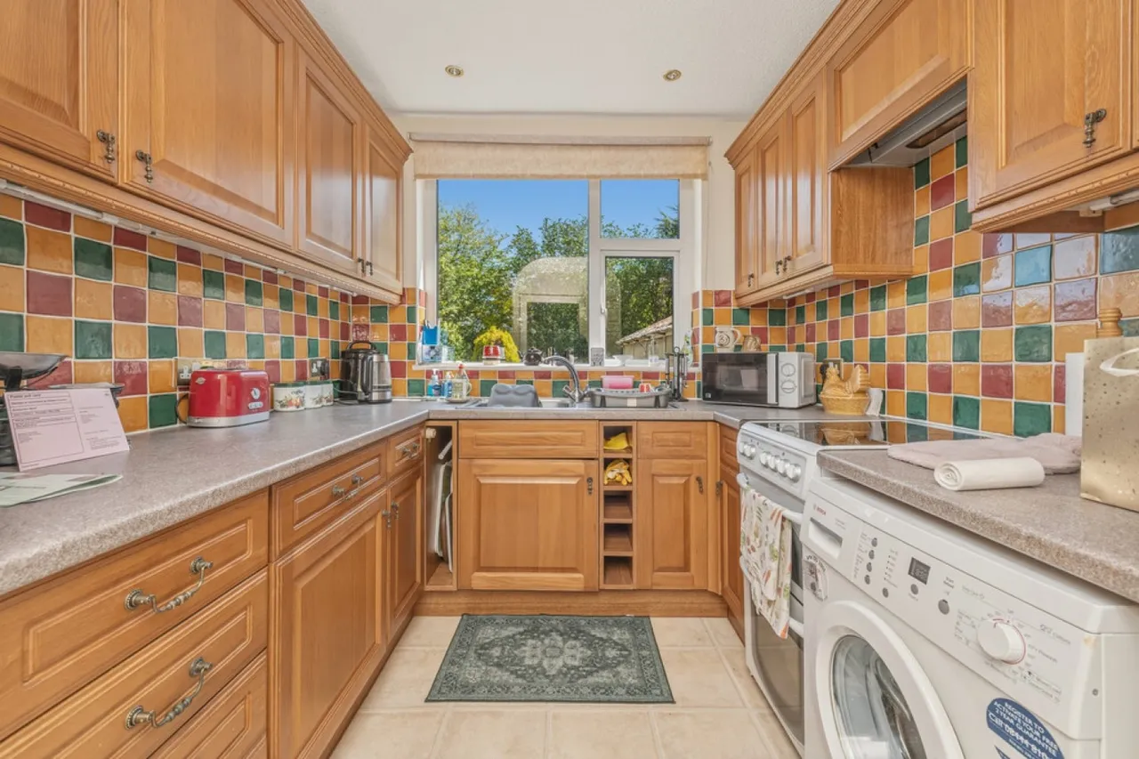 Turnshaws Avenue, Kirkburton, HD8, photo 5