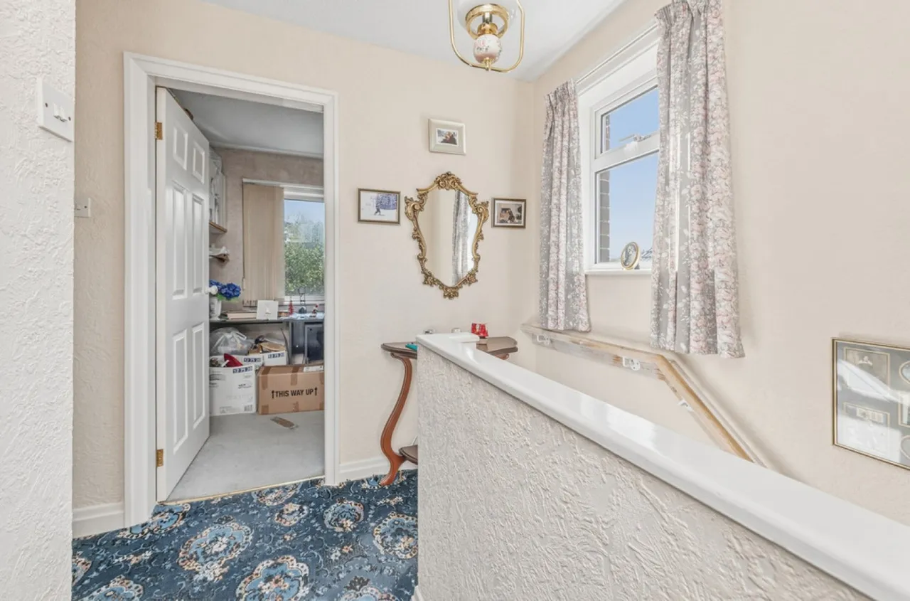 Turnshaws Avenue, Kirkburton, HD8, photo 6