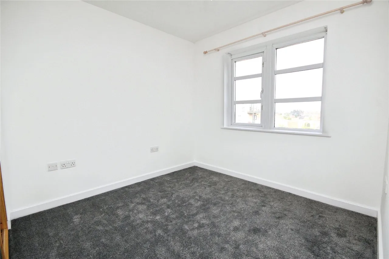 High Road, Romford, RM6, photo 5
