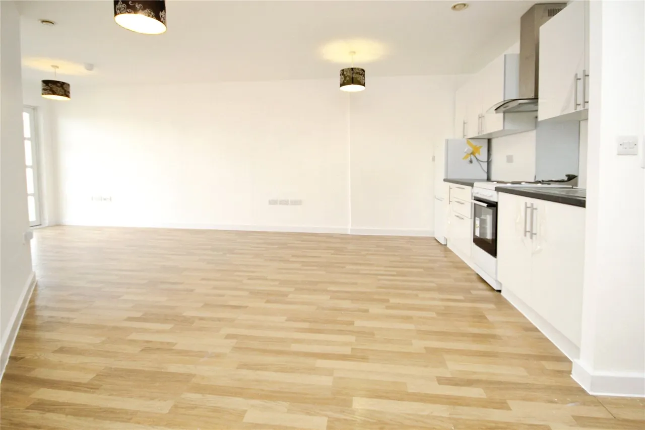 High Road, Romford, RM6, photo 2