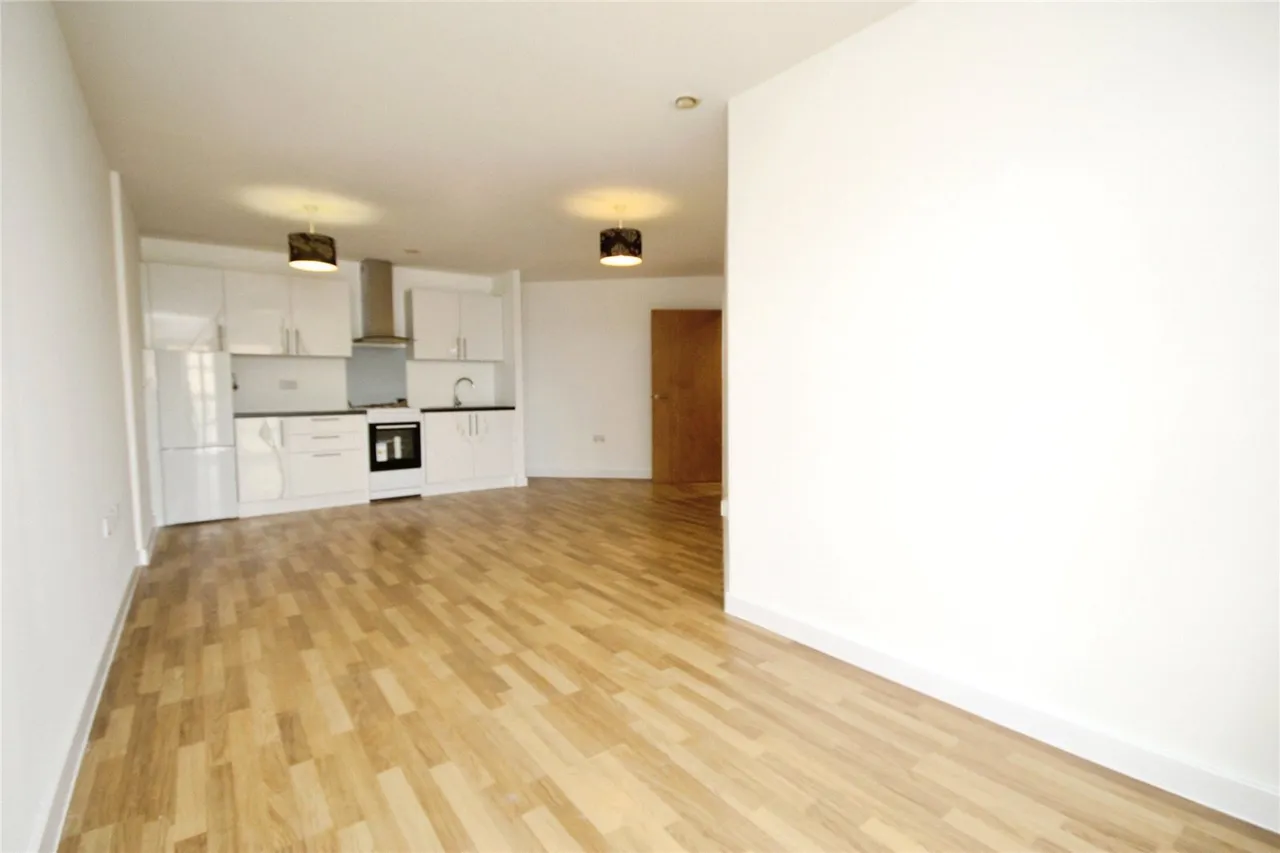 High Road, Romford, RM6, photo 3