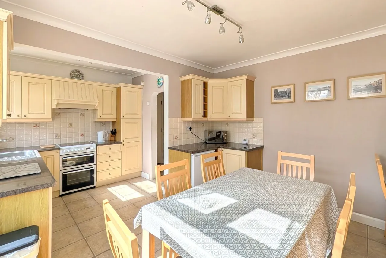 Huddersfield Road, Brighouse, HD6, photo 5
