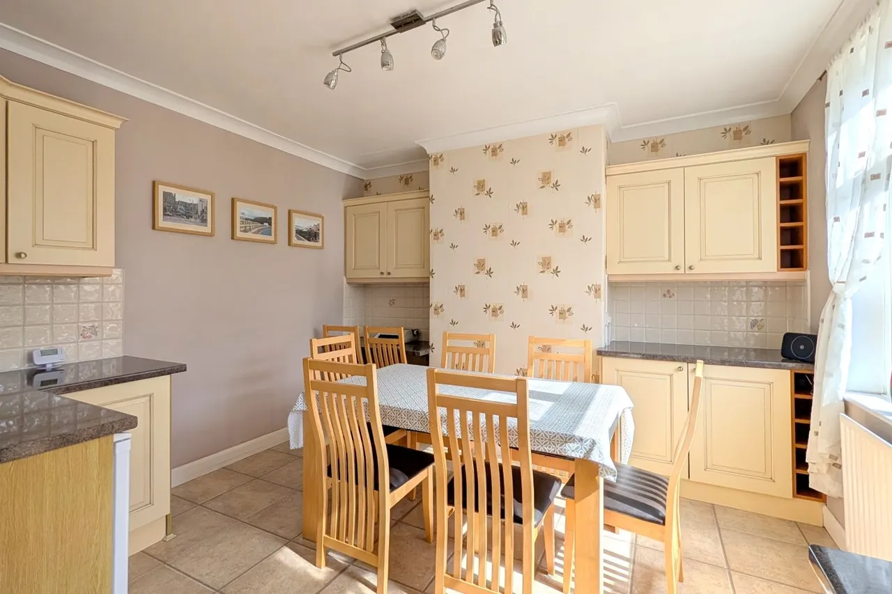 Huddersfield Road, Brighouse, HD6, photo 8