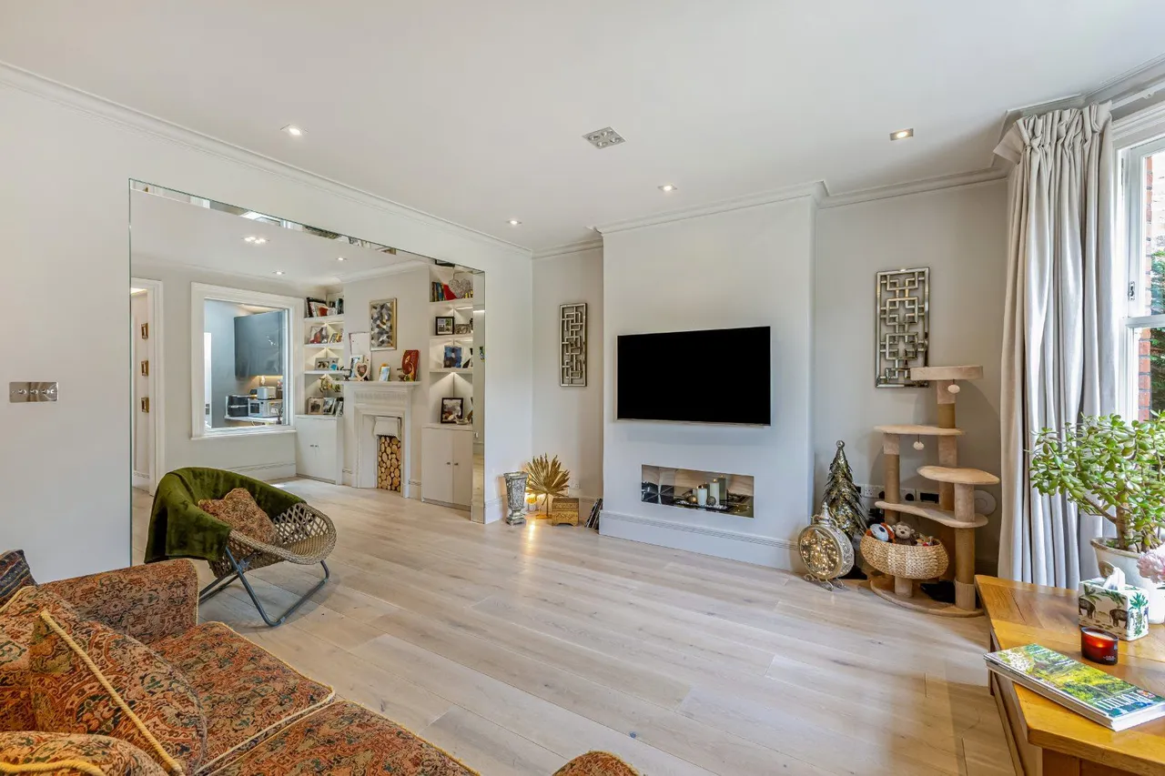 East Common, Harpenden, Hertfordshire, AL5 1BJ, photo 11
