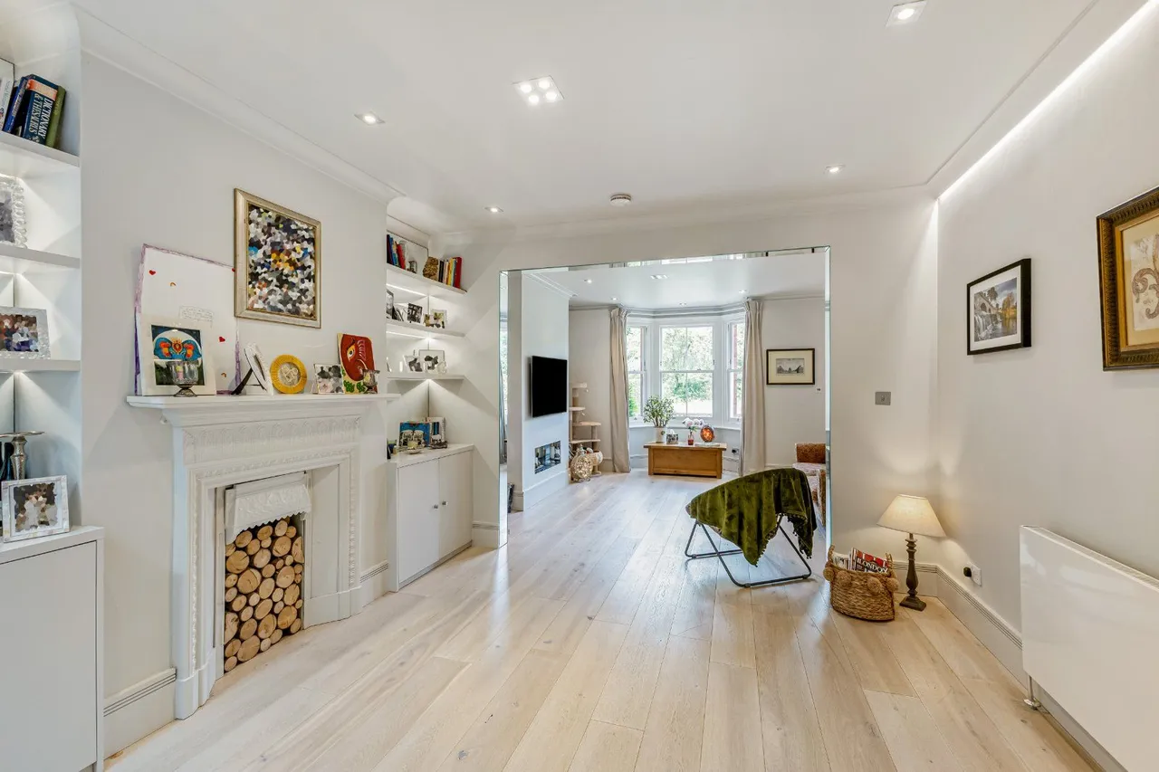 East Common, Harpenden, Hertfordshire, AL5 1BJ, photo 9