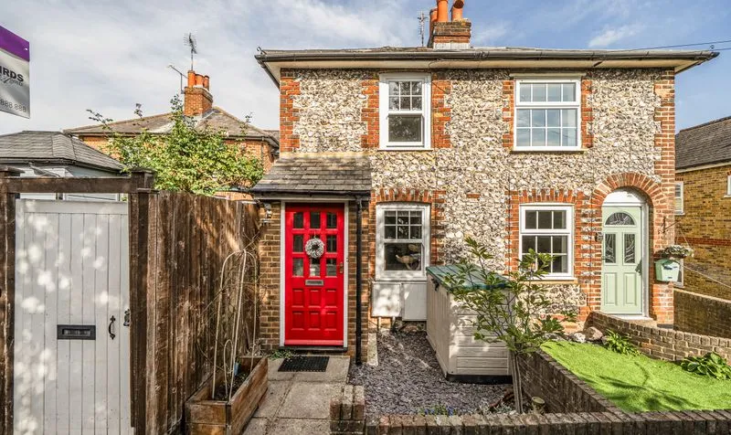 2 bed house for sale, Middle Road, Leatherhead, KT22