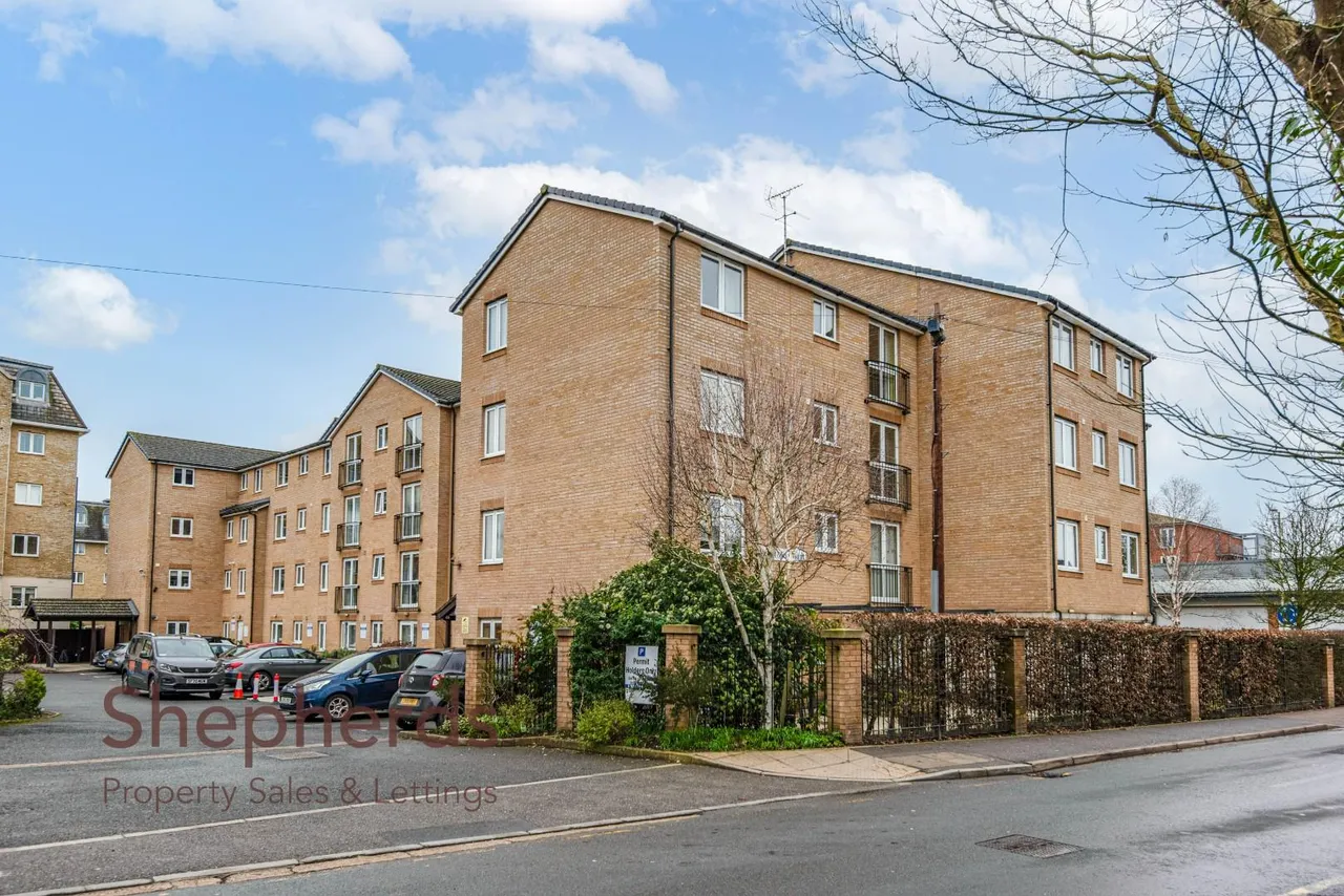 2 bed flat for sale, Brocket Road, Hoddesdon, EN11
