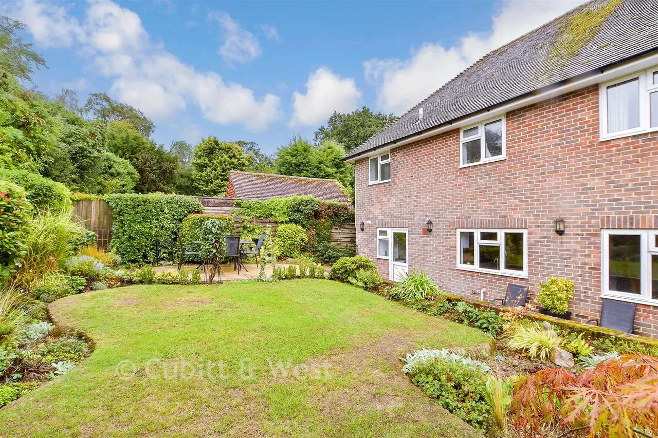 High Street, Buxted, TN22, photo 12