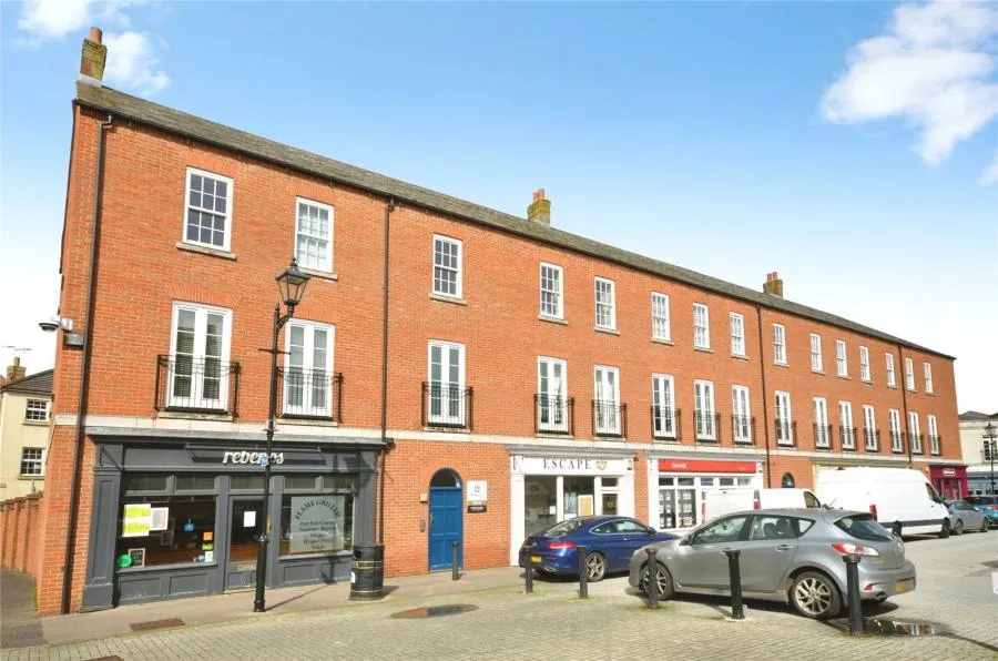 Hampden Square, Aylesbury, HP19, photo 7