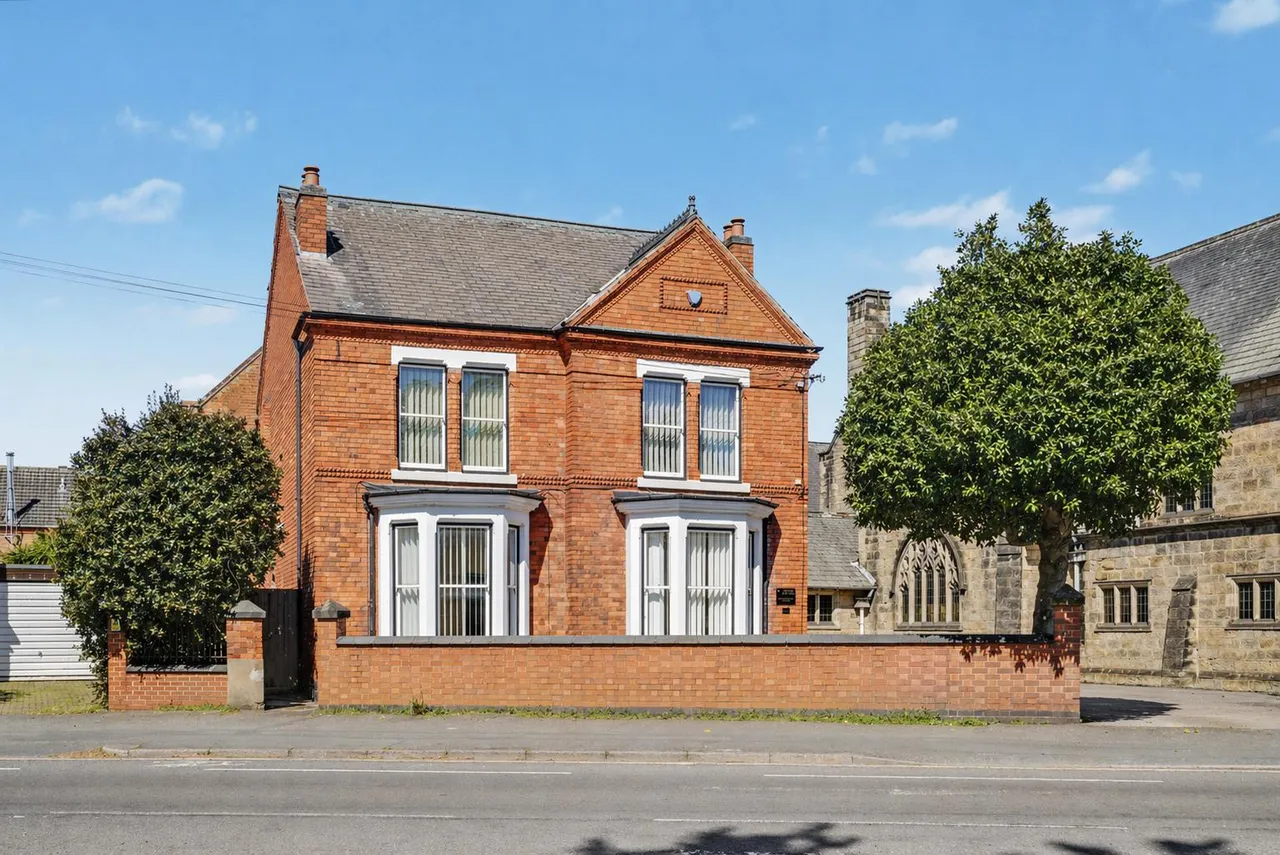9 bed house for sale, Derby Road, Long Eaton, NG10
