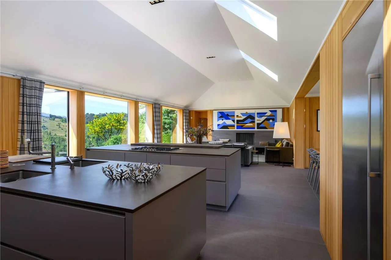 Pitlochry, Perth and Kinross, PH16 5RN, photo 2