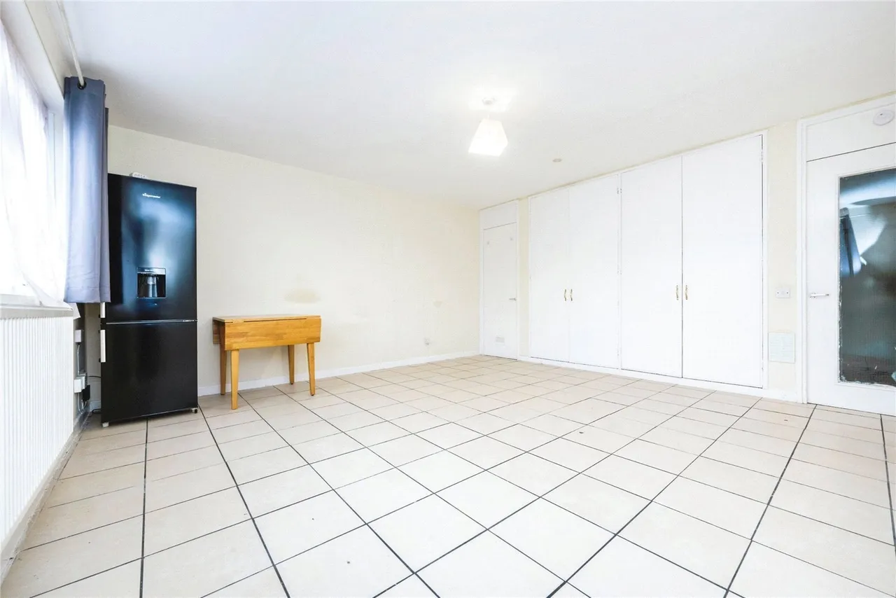 North Tenth Street, Milton Keynes, Buckinghamshire, MK9, photo 4