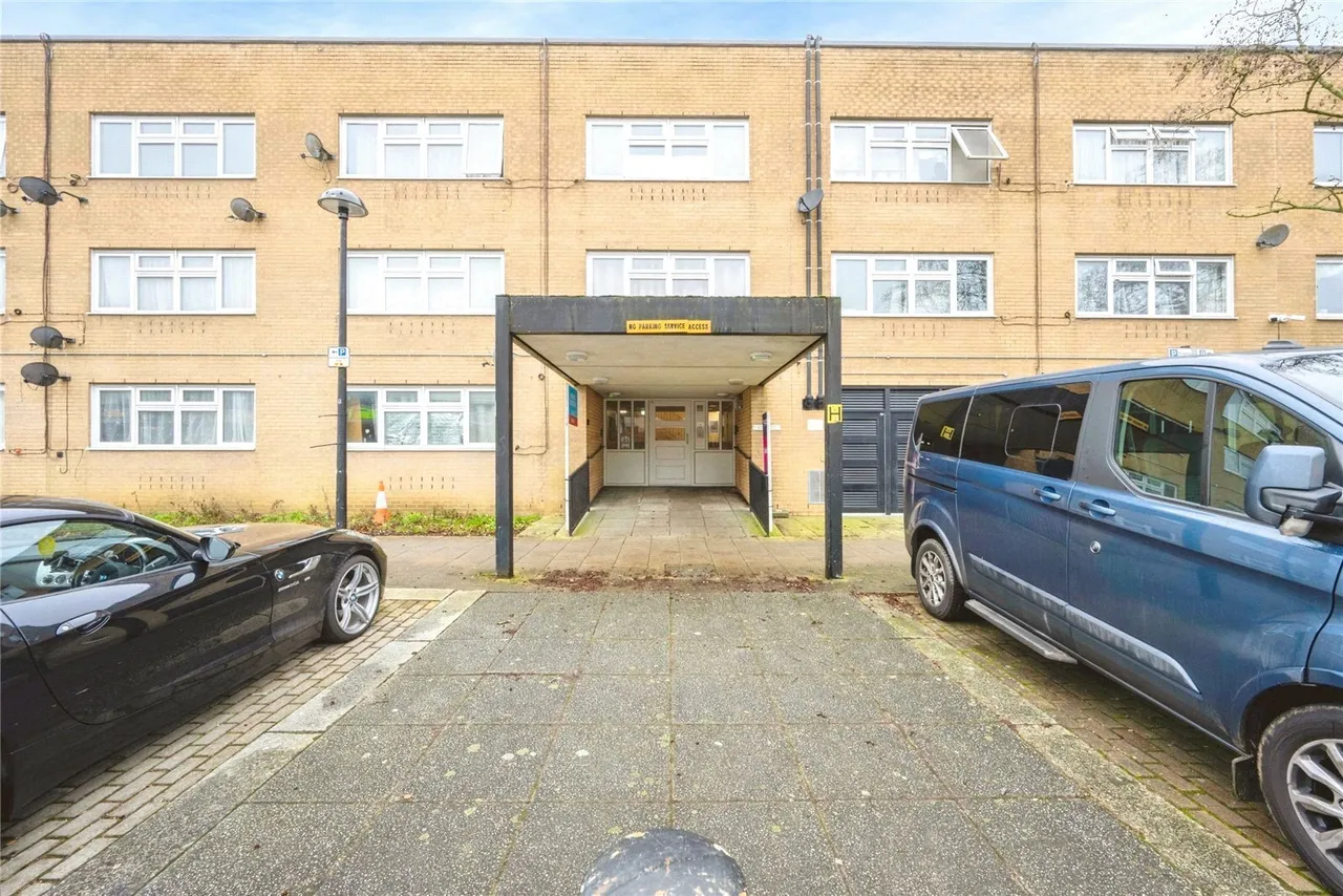 North Tenth Street, Milton Keynes, Buckinghamshire, MK9, photo 9
