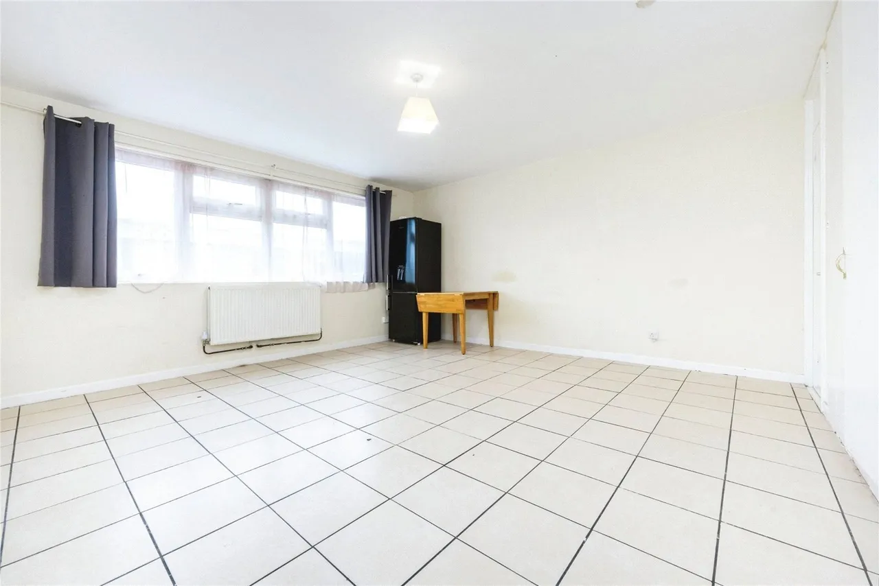 North Tenth Street, Milton Keynes, Buckinghamshire, MK9, photo 2