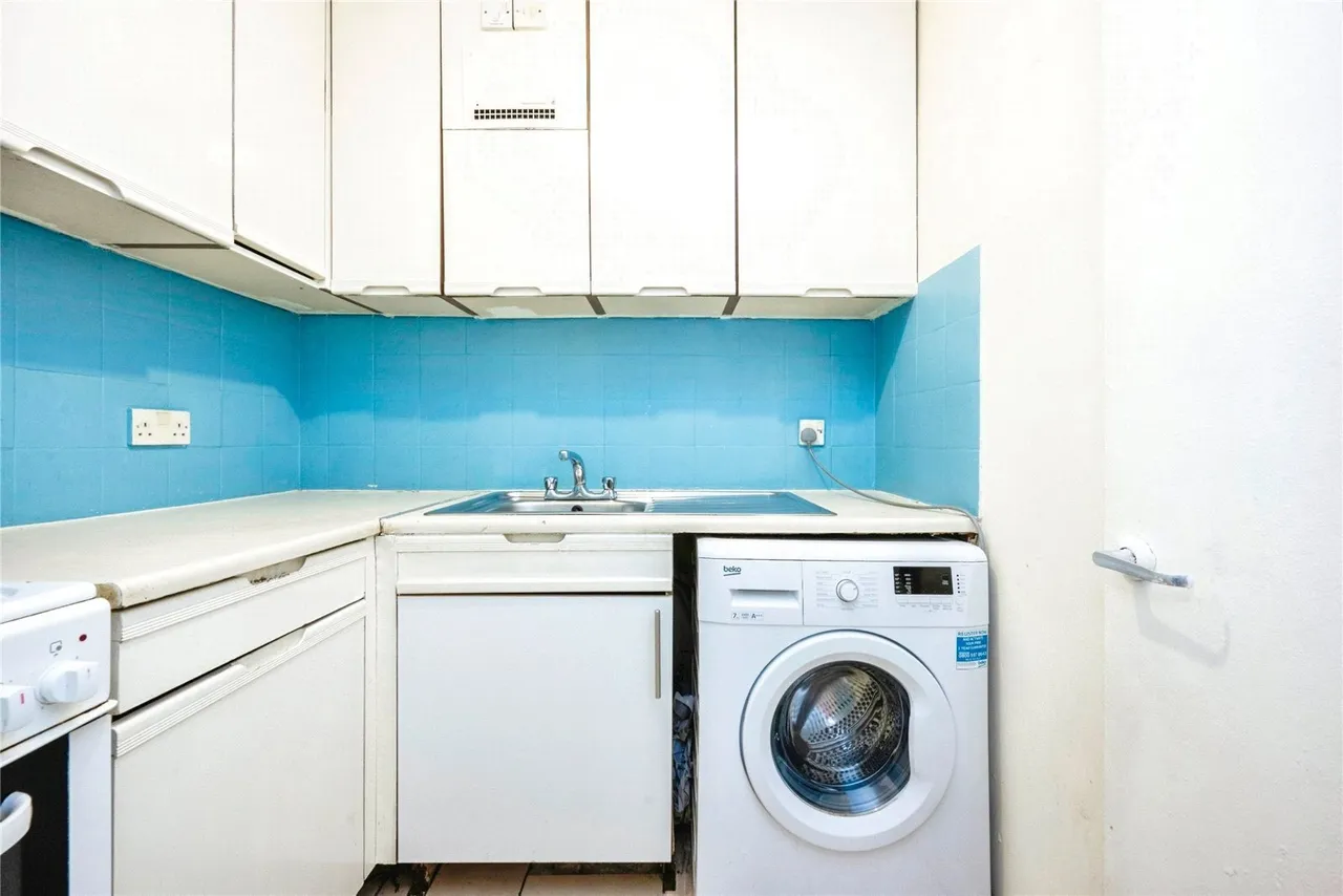 North Tenth Street, Milton Keynes, Buckinghamshire, MK9, photo 6