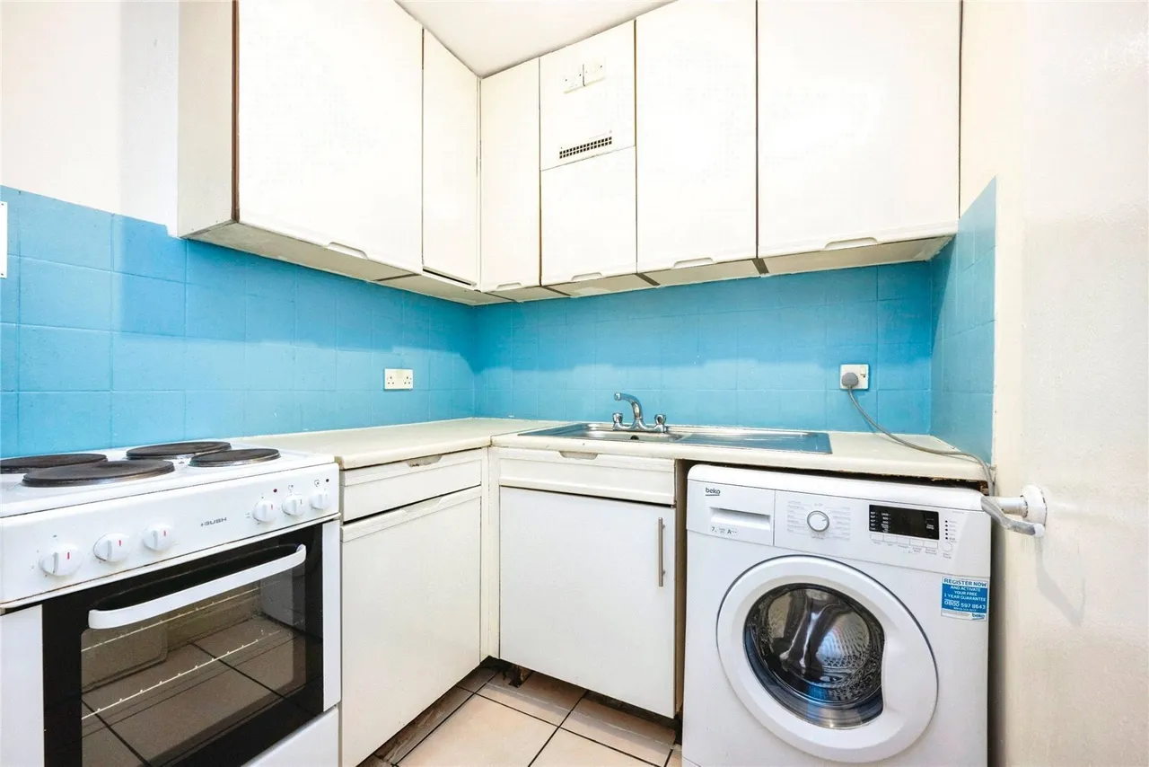North Tenth Street, Milton Keynes, Buckinghamshire, MK9, photo 5