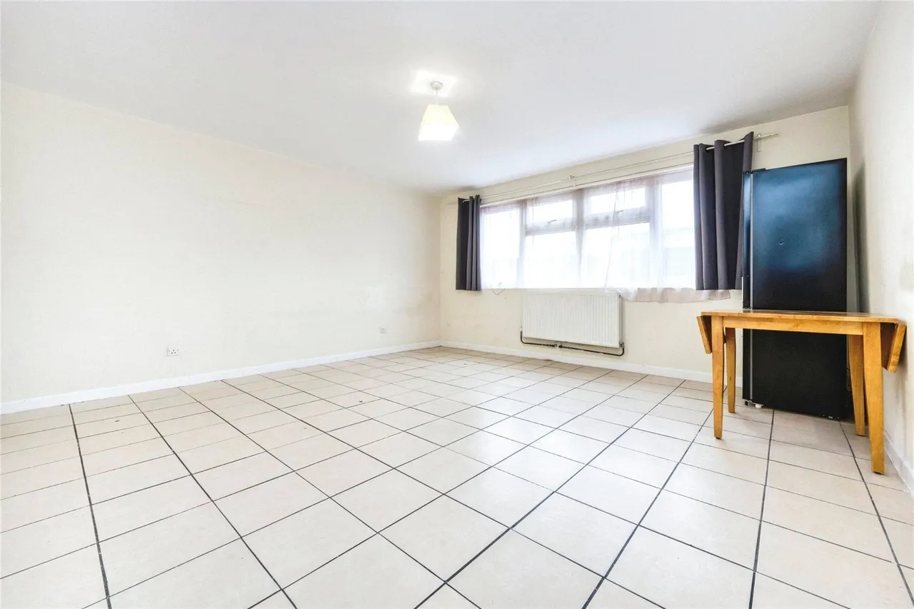North Tenth Street, Milton Keynes, Buckinghamshire, MK9, photo 3