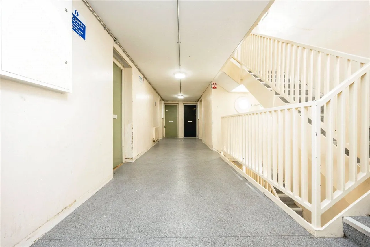 North Tenth Street, Milton Keynes, Buckinghamshire, MK9, photo 8