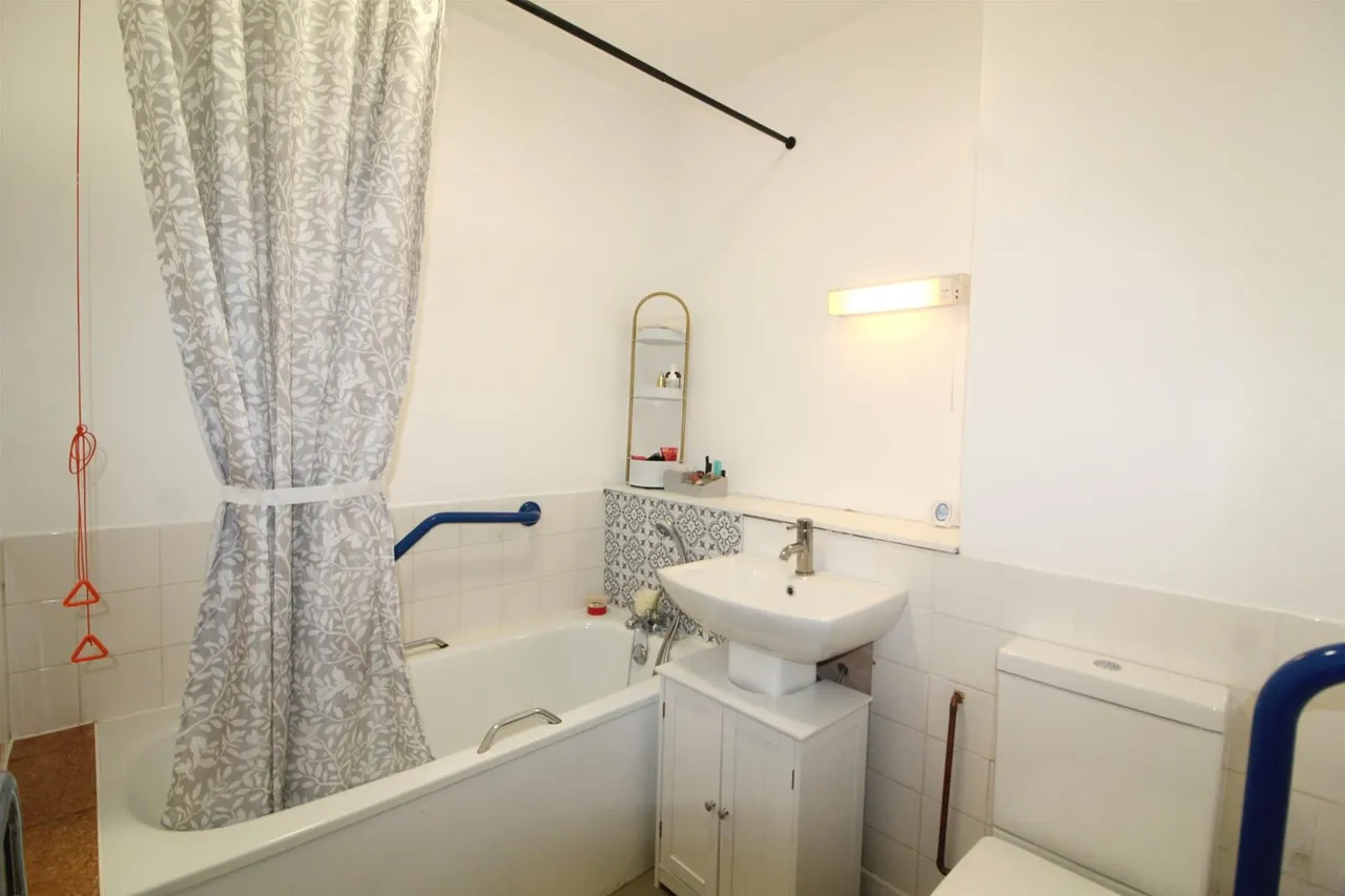 Potters Lane, Barnet EN5 5BA, photo 5