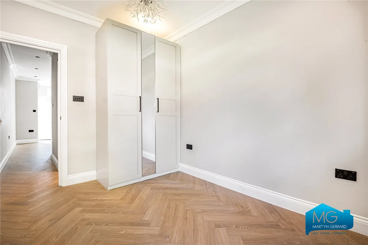 Beech Walk, London, NW7, photo 16