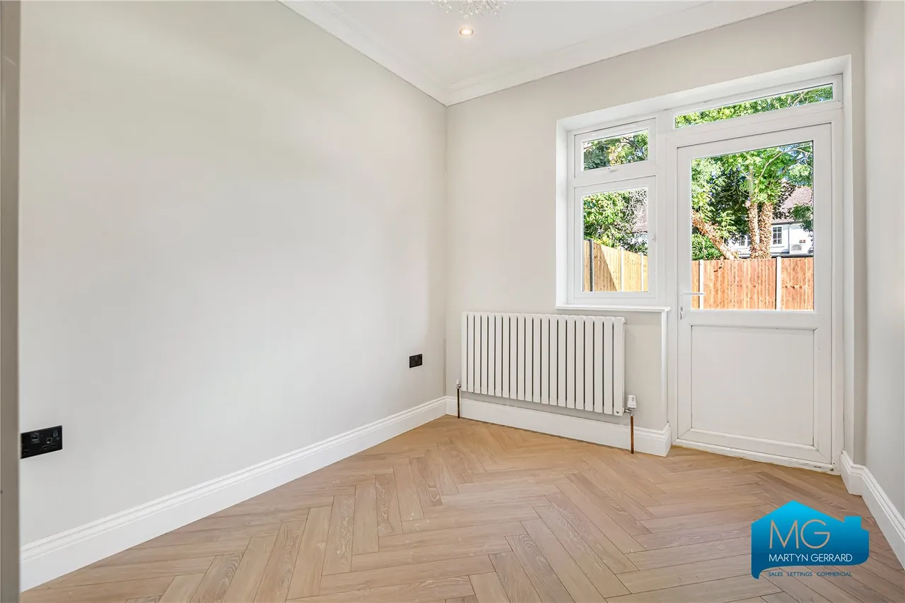 Beech Walk, London, NW7, photo 18