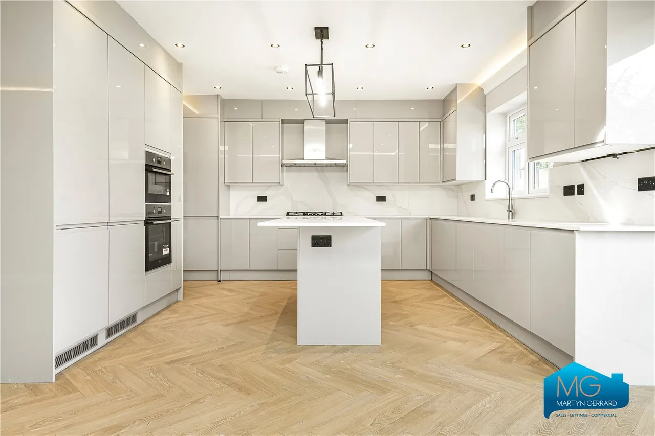 Beech Walk, London, NW7, photo 10