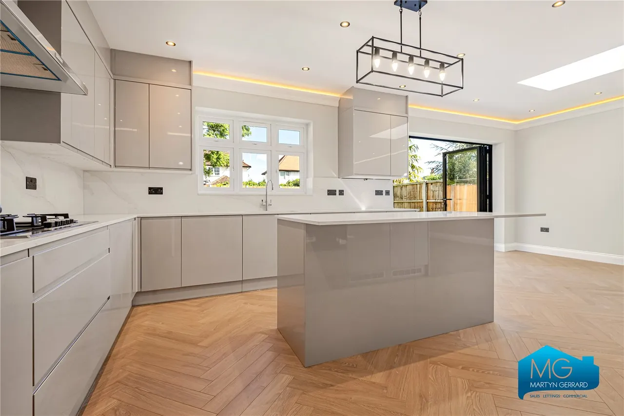 Beech Walk, London, NW7, photo 2