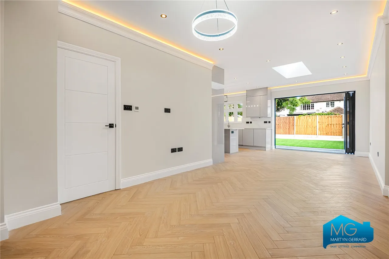 Beech Walk, London, NW7, photo 12
