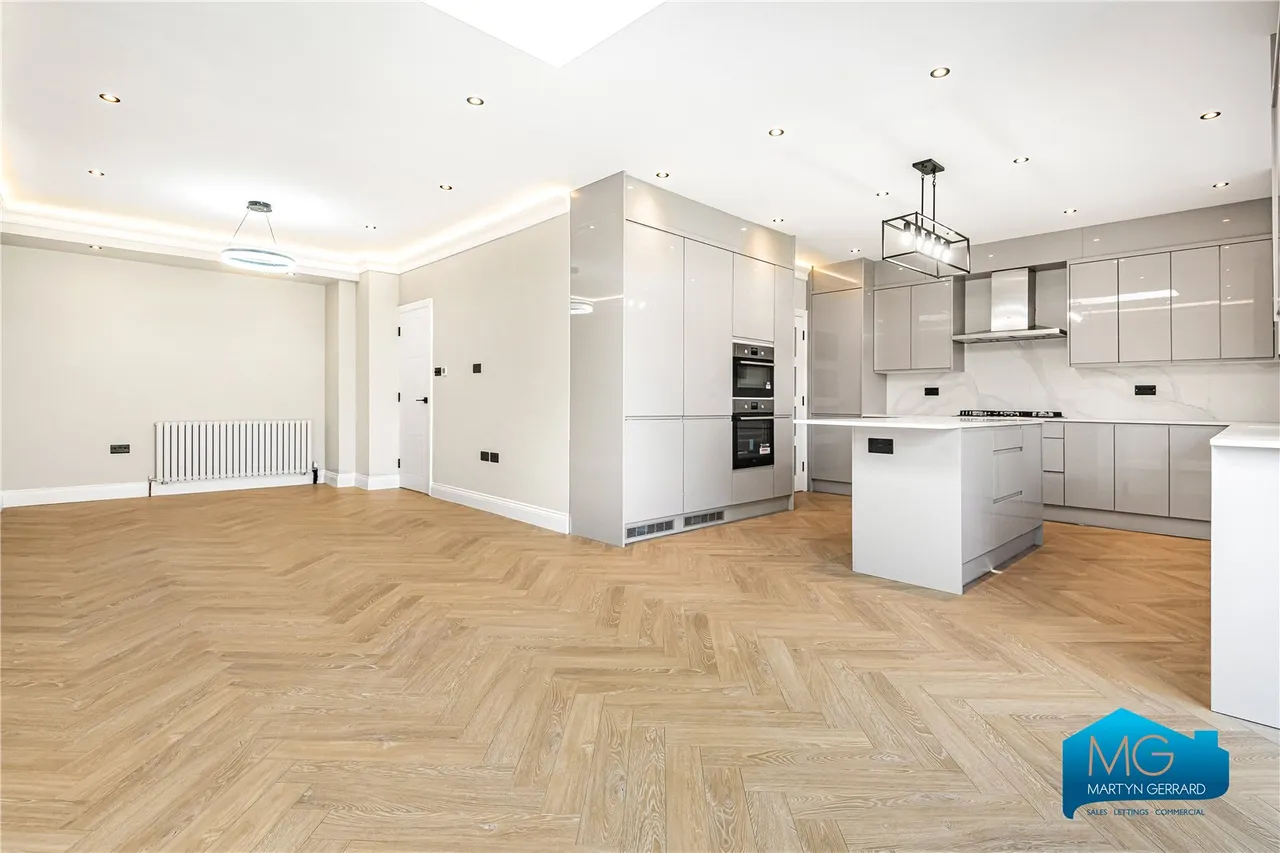 Beech Walk, London, NW7, photo 11