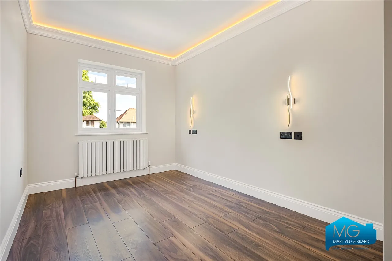Beech Walk, London, NW7, photo 24