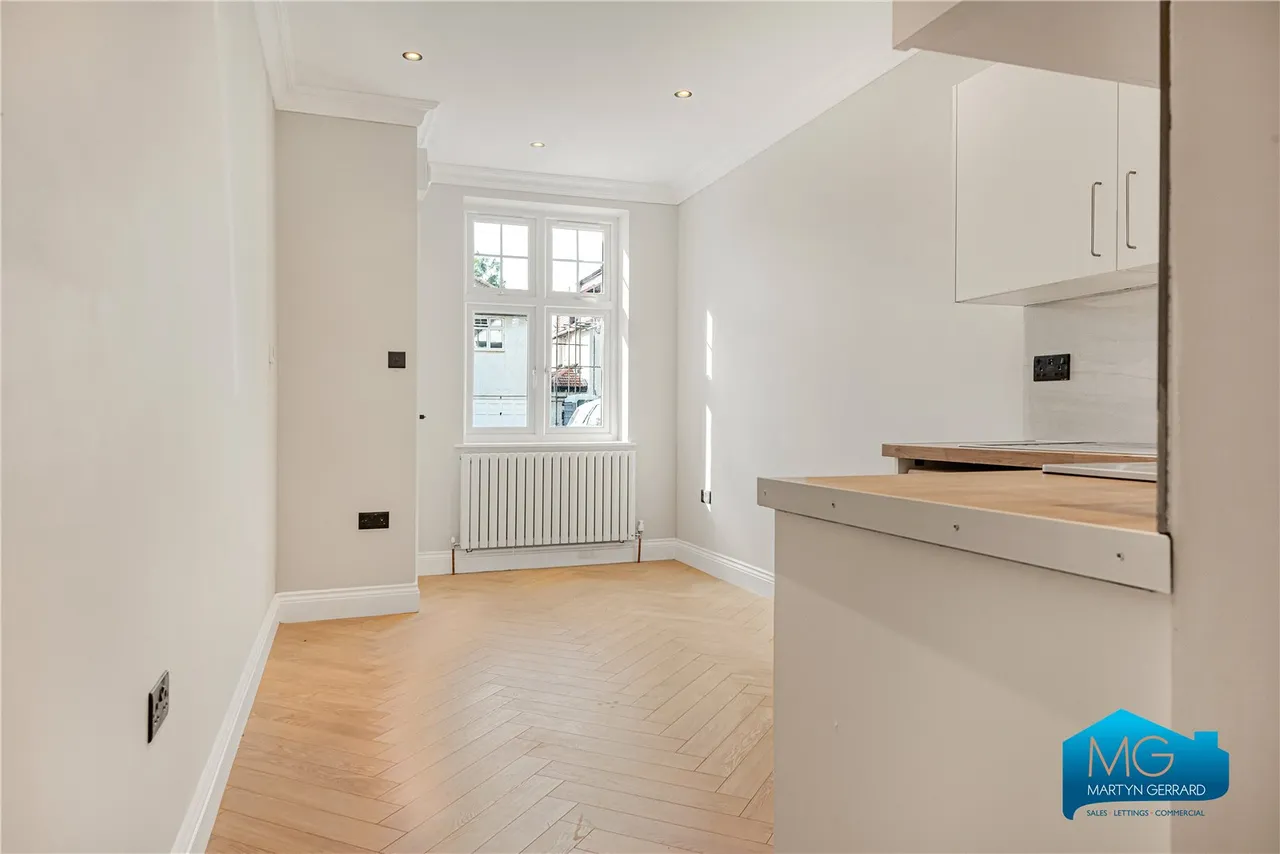 Beech Walk, London, NW7, photo 21