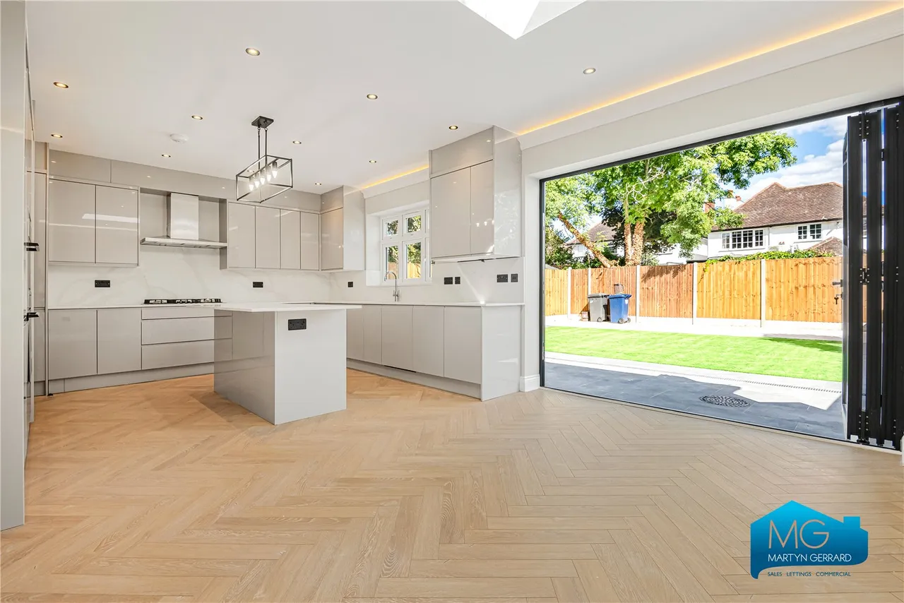 Beech Walk, London, NW7, photo 9
