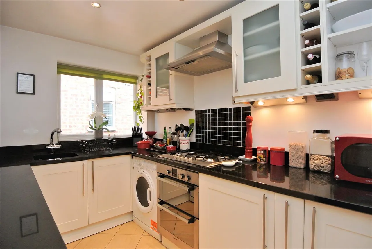 Reedsfield Road, Ashford, Surrey, TW15 2HE, photo 4