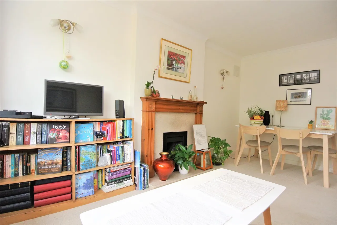 Reedsfield Road, Ashford, Surrey, TW15 2HE, photo 3