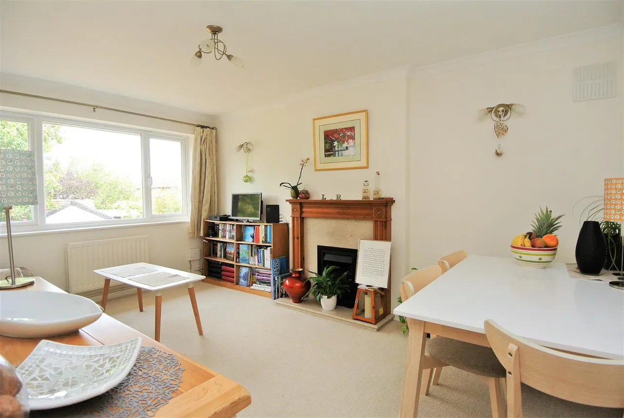 Reedsfield Road, Ashford, Surrey, TW15 2HE, photo 2