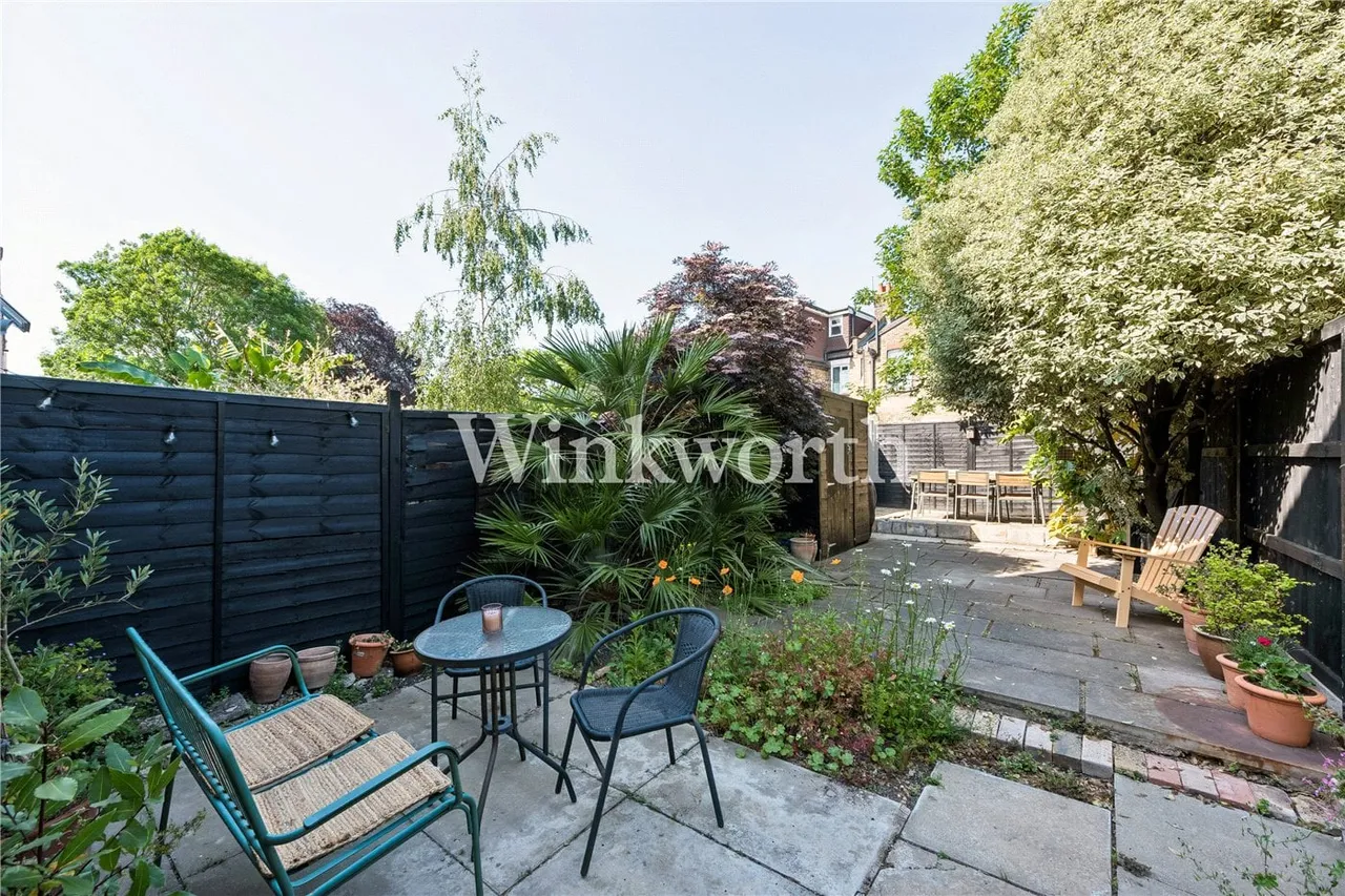 2 bed flat for sale, Gloucester Road, London, N17