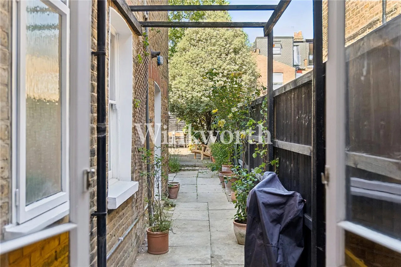 Gloucester Road, London, N17, photo 9