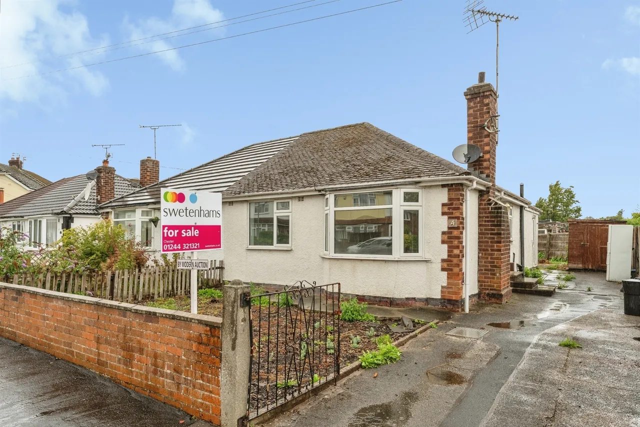 2 bed house for sale — Leyland Drive, Saltney Ferry, Chester