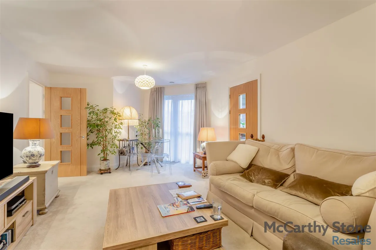 2 bed flat for sale, Trimbush Way, Market Harborough, LE16