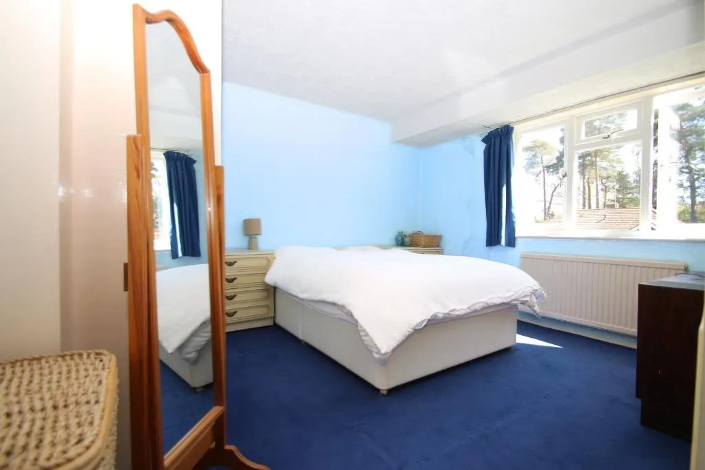 Connaught Crescent, Brookwood, GU24, photo 4
