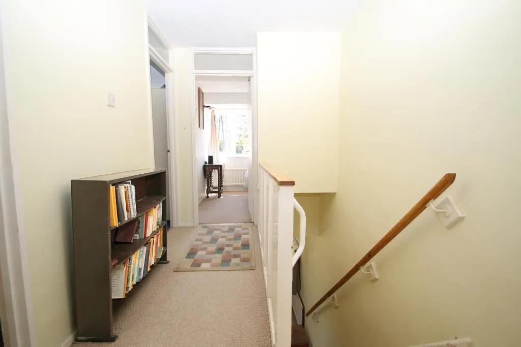 Connaught Crescent, Brookwood, GU24, photo 3