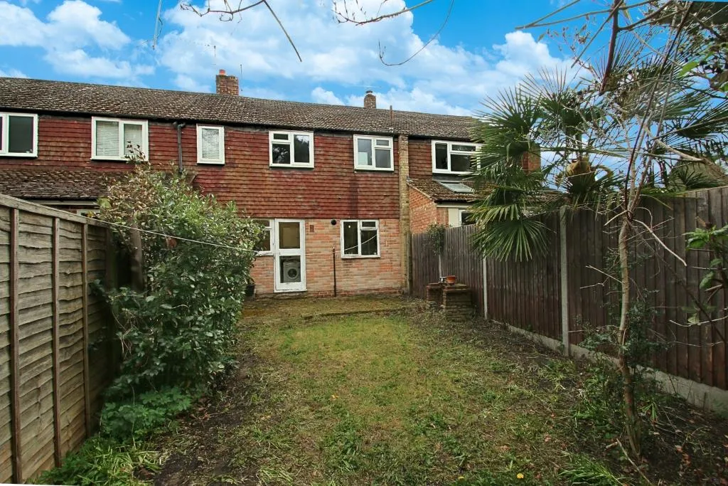 Connaught Crescent, Brookwood, GU24, photo 11