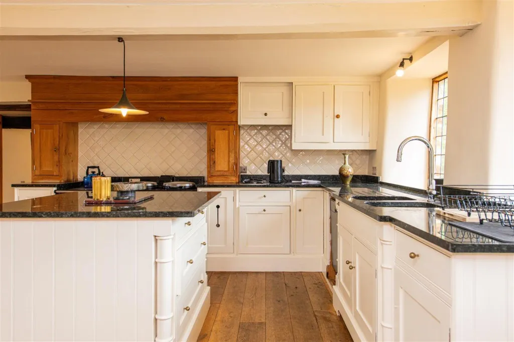 Bell Hill, Finedon, photo 9