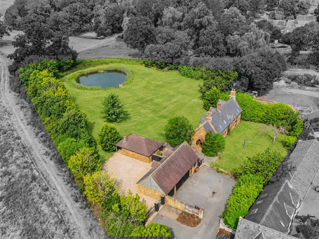 Bell Hill, Finedon, photo 2