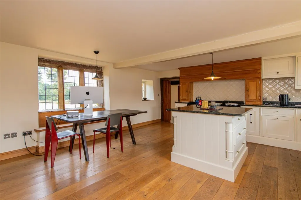 Bell Hill, Finedon, photo 8