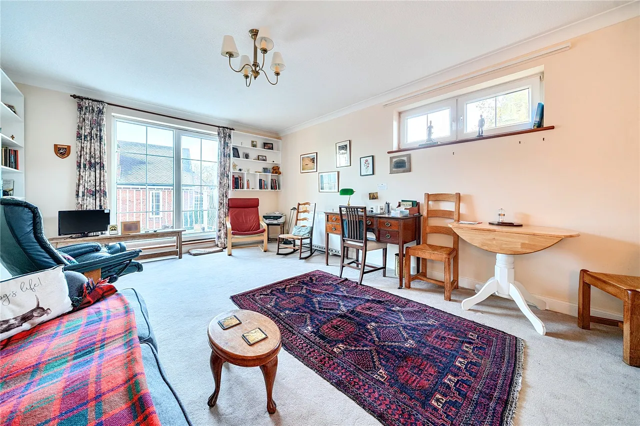 Hartford Court, Hartley Wintney, Hook, Hampshire, RG27 8PQ, photo 3