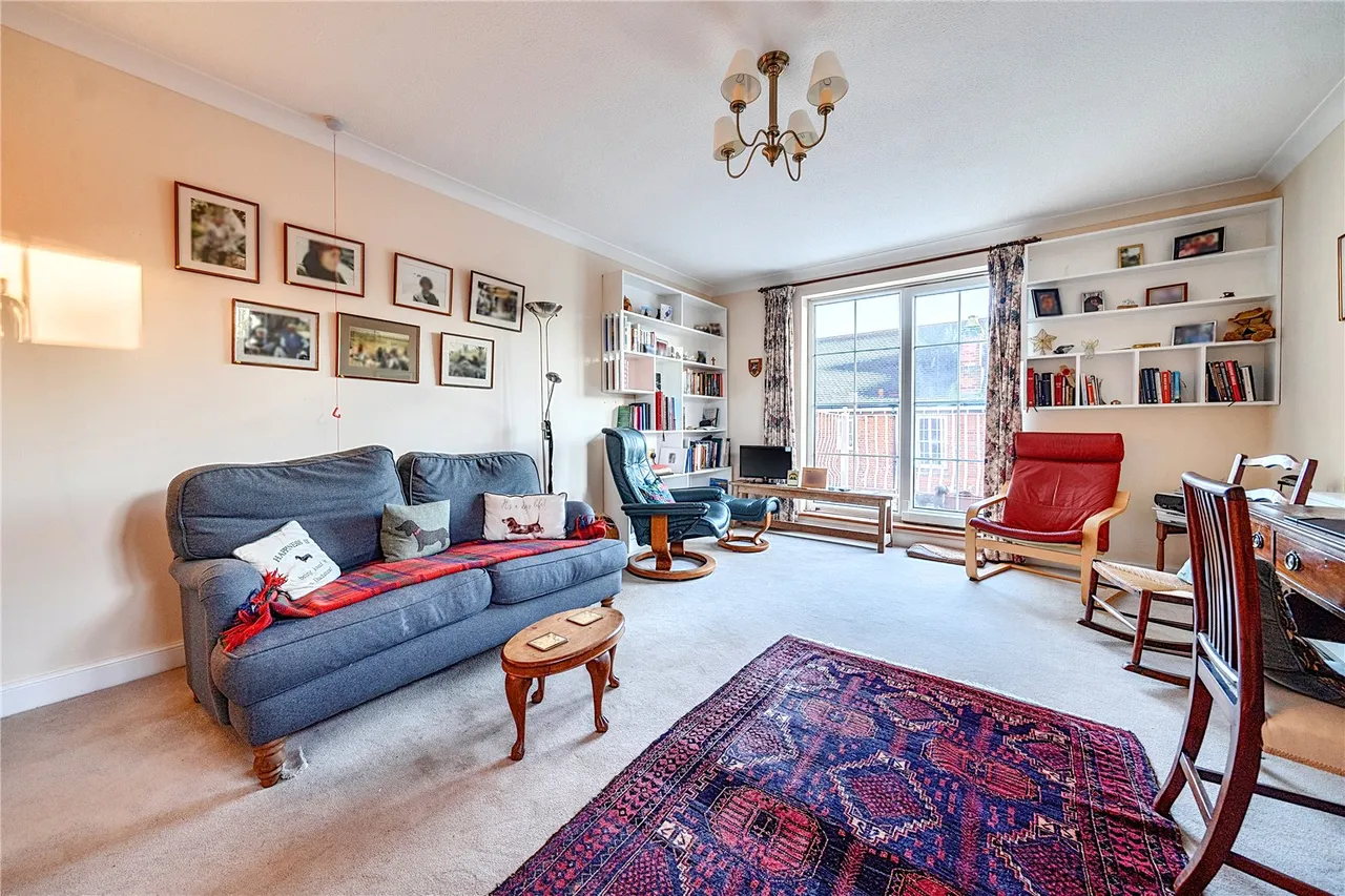 Hartford Court, Hartley Wintney, Hook, Hampshire, RG27 8PQ, photo 4