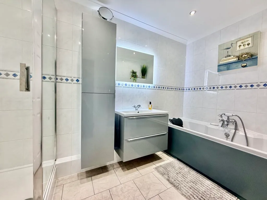 Ronald Road, Beaconsfield HP9 1AJ, photo 12