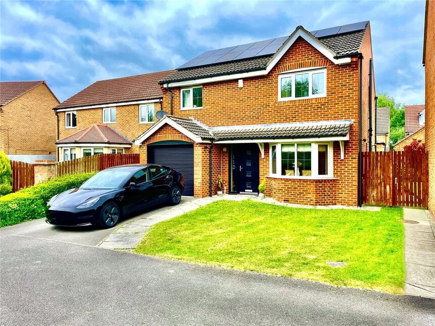4 bed house for sale — Kingfisher Drive, Wombwell, South Yorkshire, S73